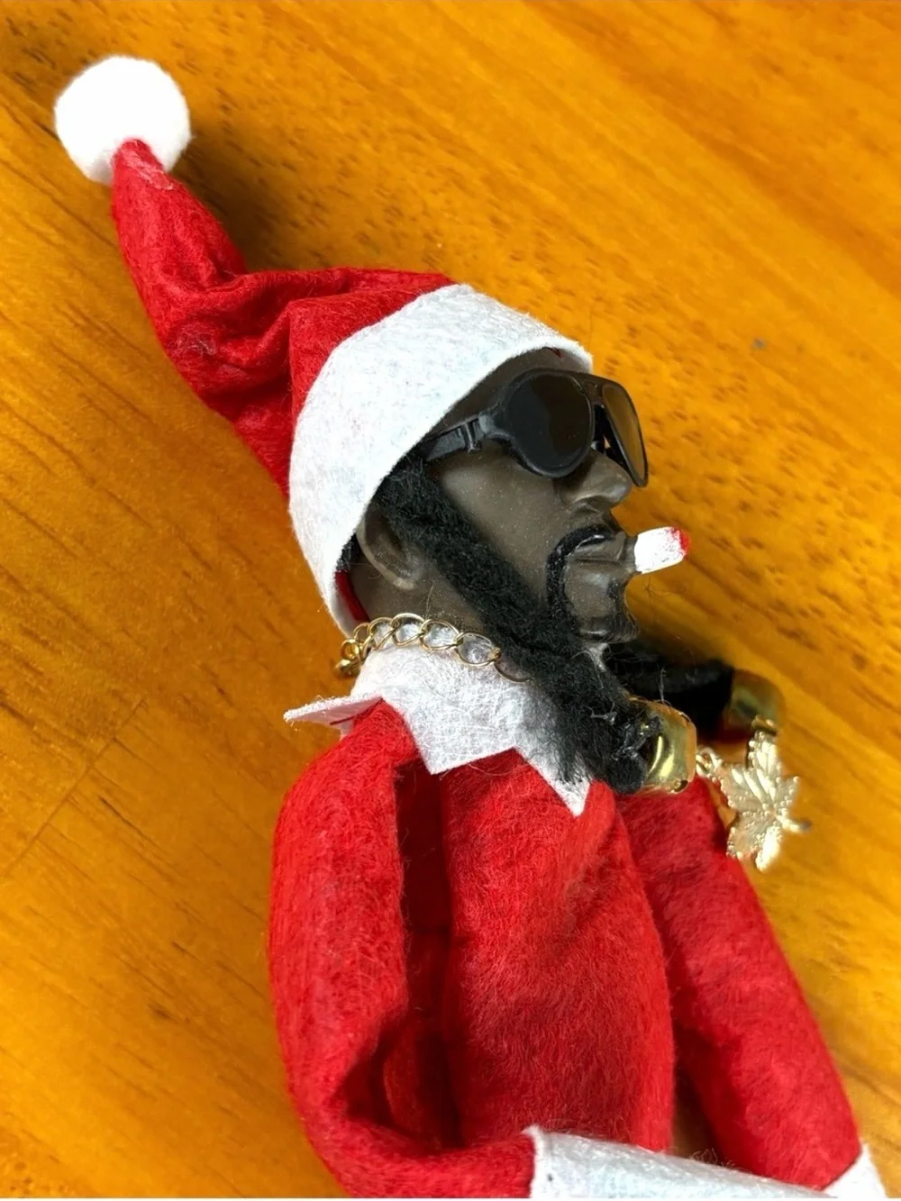 SNOOP ON A STOOP Holiday Elf in green or red with dreads necklace and New in box